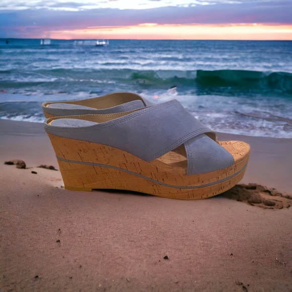 Donald J. Pliner Shoes - Donald J Planer Women’s Wedge Sandals Size 7.5